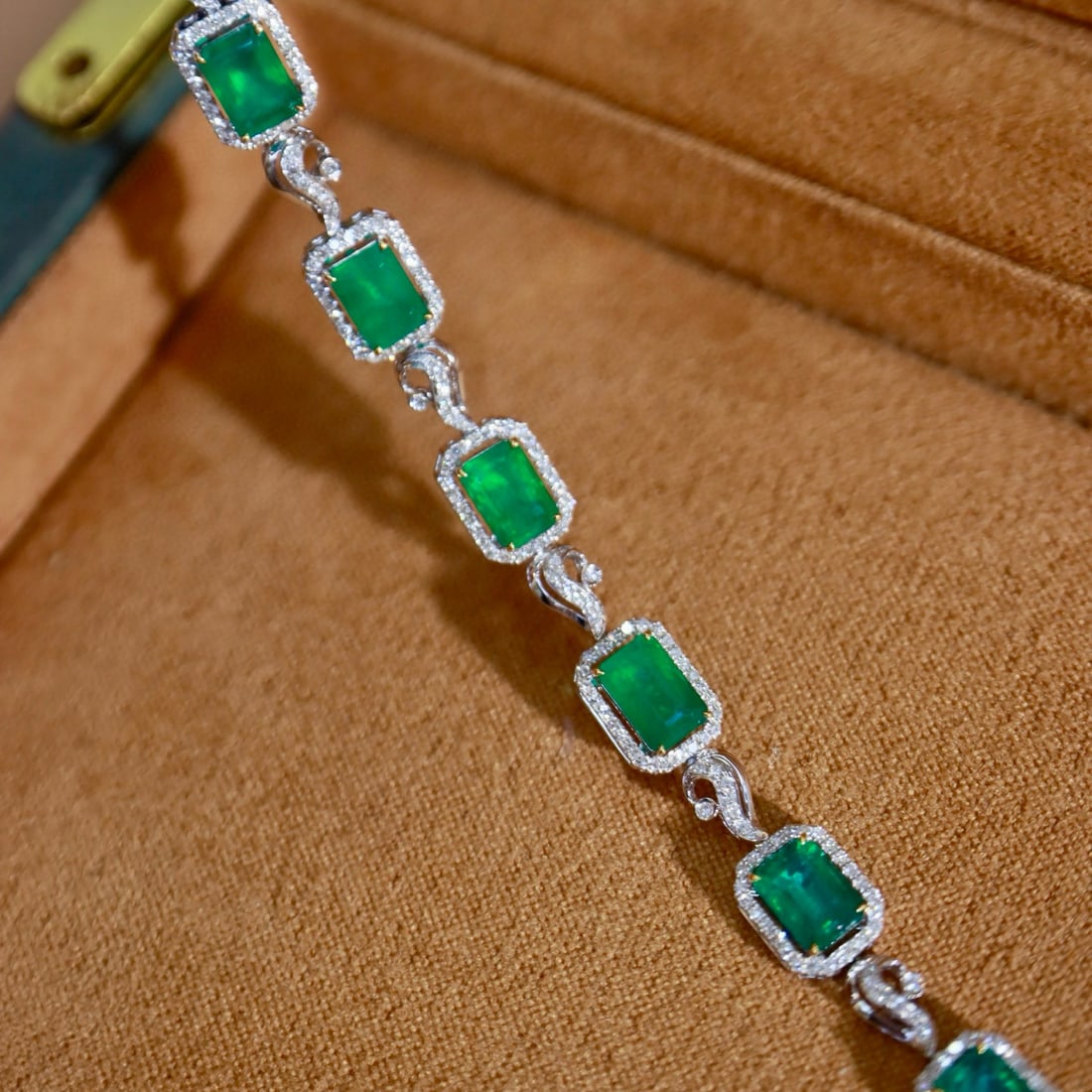14k Gold 5.82 Ctw Vivid Green Natural Emerald & Diamond Bracelet - 3