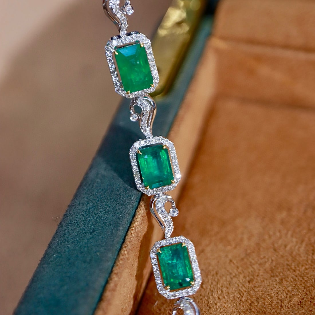 14k Gold 5.82 Ctw Vivid Green Natural Emerald & Diamond Bracelet - 6