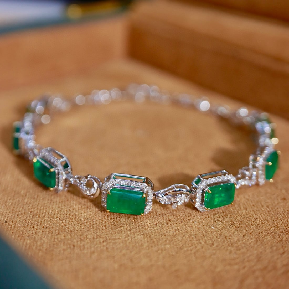 14k Gold 5.82 Ctw Vivid Green Natural Emerald & Diamond Bracelet - 7