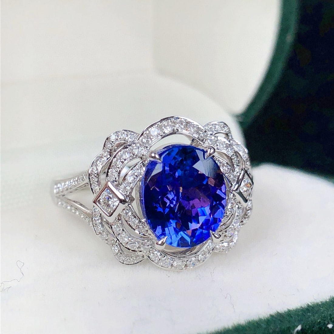 14k Gold 3.25 Ctw Natural Tanzanite & Diamond Ring - 3