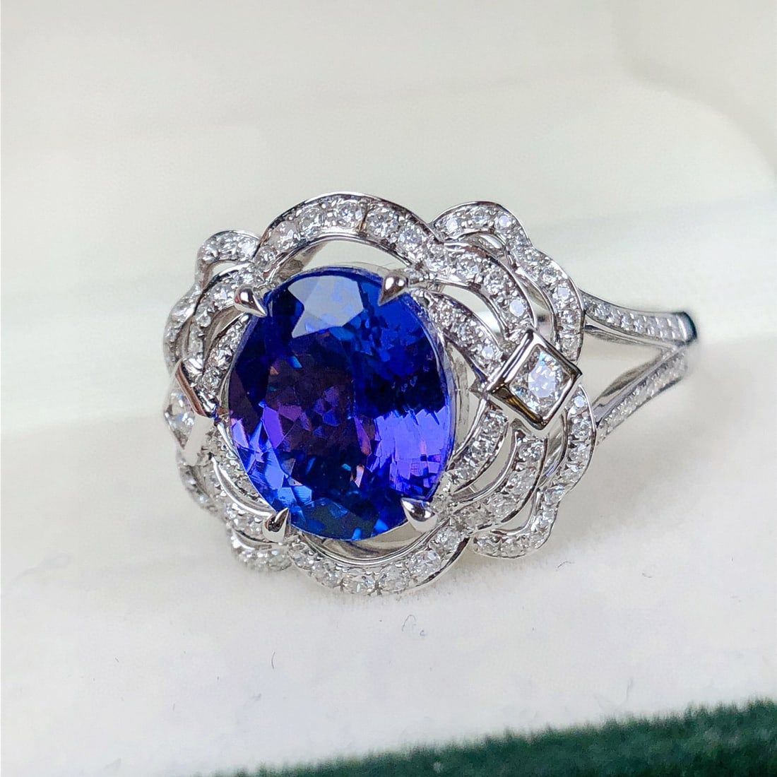 14k Gold 3.25 Ctw Natural Tanzanite & Diamond Ring - 4