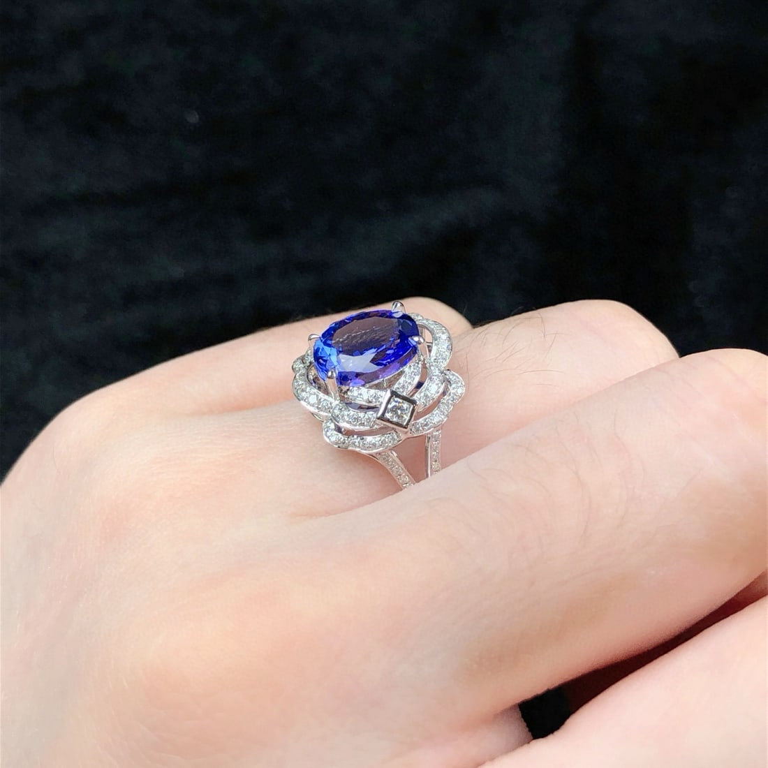 14k Gold 3.25 Ctw Natural Tanzanite & Diamond Ring - 9