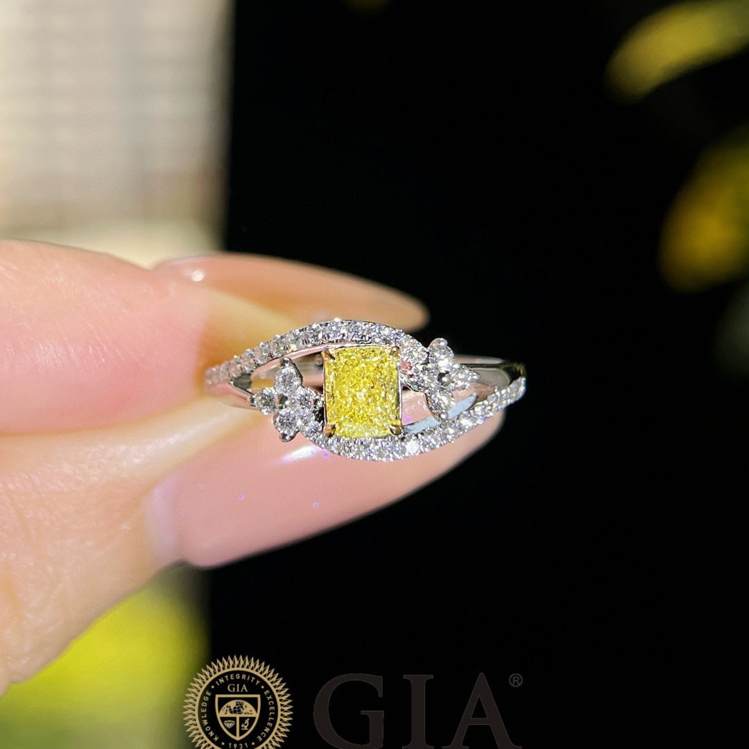 Gia Certified 14k Gold 0.85 Ctw Natural Yellow Diamond & Diamond Ring: Ref:231088376 // gold content:14k gold // ring size:7. 25us // // main gemstone:yellow diamond // certified:gia // shape:cushion // carat weight:0. 57ct // clarity grade:vs2 // color:yellow //