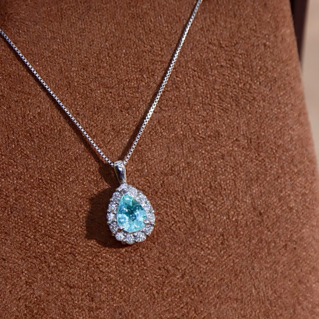 14k Gold 0.67 Ctw Natural Paraiba Tourmaline & Diamond Necklace - 4