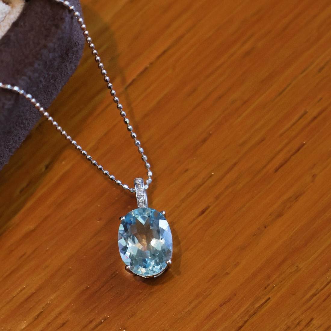 14k Gold 2.8 Ct Natural Aquamarine & Diamond Pendant( Without Chain ): Ref:231088433 // gold content:14k gold // main gemstone:aquamarine // shape:oval // carat weight:2. 8ct // color:blue // treatment:natural // // adjacent gemstone 2 : diamond // shape:round //