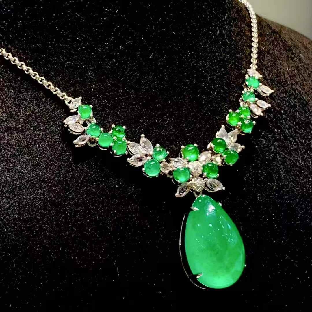 14k Gold 12.5 Ct Vivid Green Natural Emerald & Diamond Necklace - 2