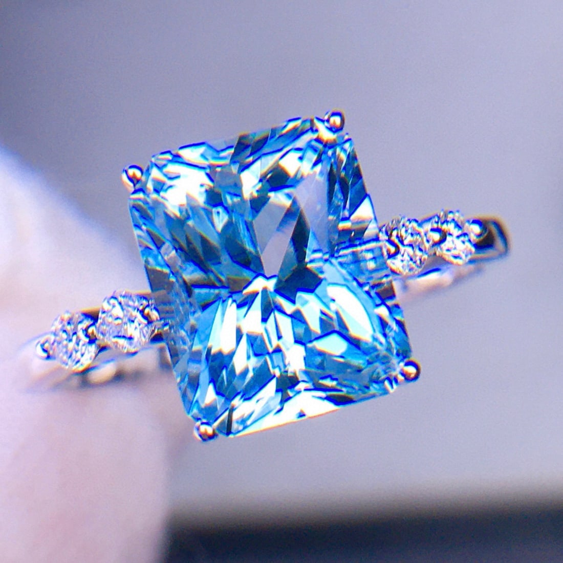 14k Gold 3.1 Ct Natural Aquamarine & Diamond Ring - 4