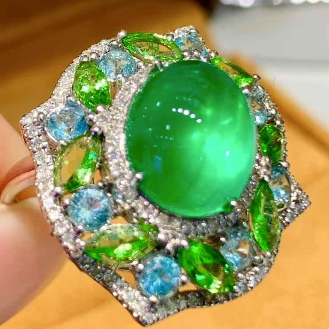 14k Gold 4.35 Ct Natural Emerald & Diamond Ring - 3
