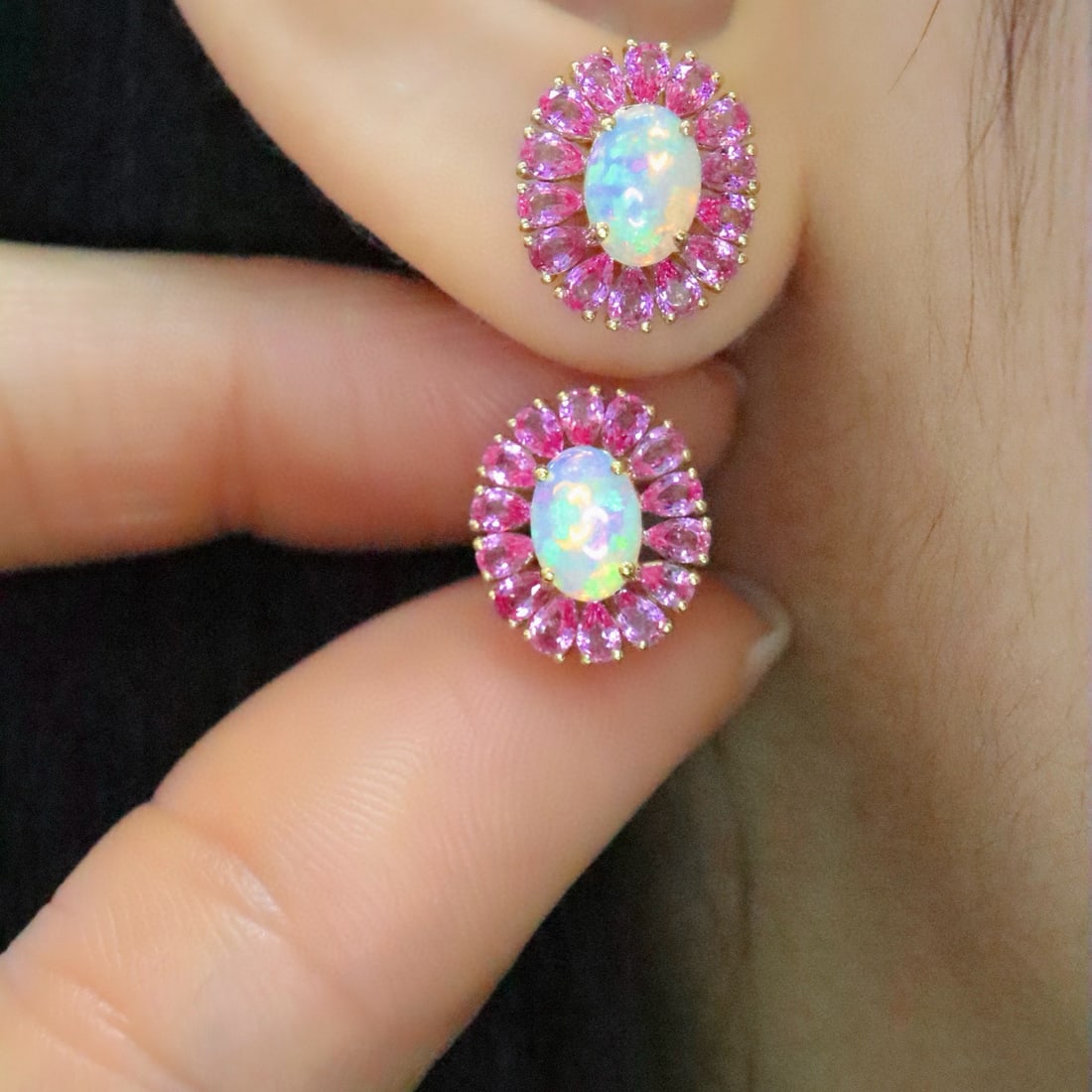 14k Gold 2.89 Ctw Natural Opal & Sapphire Earrings: Ref:231089067 // gold content:14k gold // main gemstone:opal // shape:oval // carat weight:0. 85ct // color:color // treatment:natural // // adjacent gemstone 2 : sapphire // number of stones:30 // sh