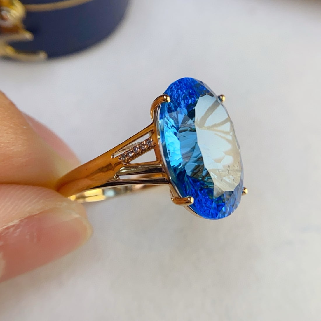 14k Gold 11.80 Ct Natural Topaz & Diamond Ring - 5