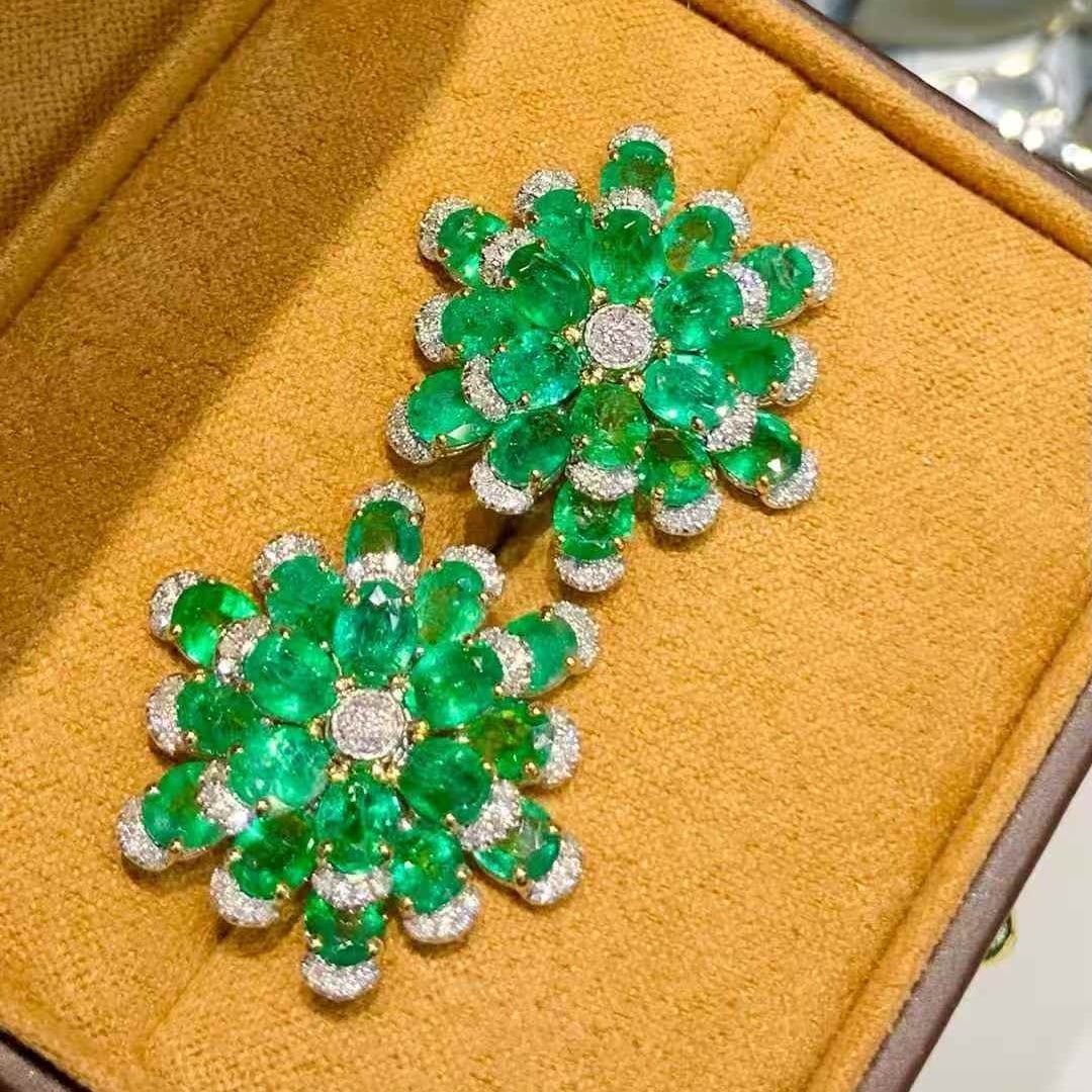 14k Gold 8 Ct Vivid Green Natural Emerald & Diamond Earrings - 2