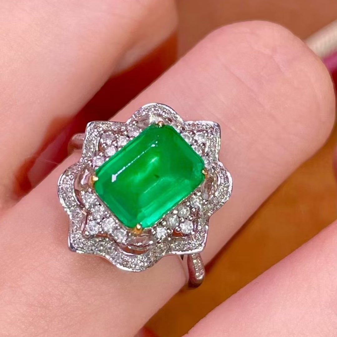 14k Gold 1.5 Ct Vivid Green Natural Emerald & Diamond Ring - 5