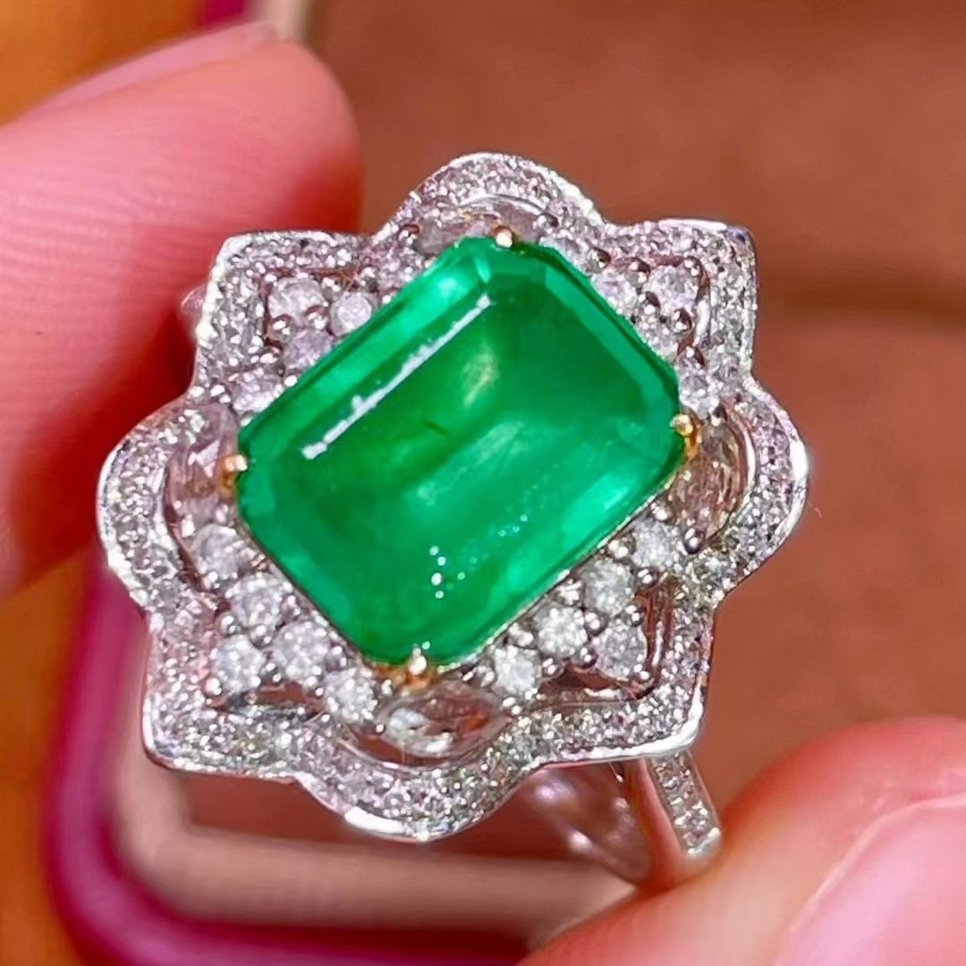 14k Gold 1.5 Ct Vivid Green Natural Emerald & Diamond Ring - 9