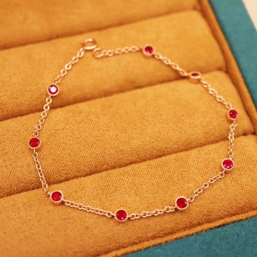 14k Gold 0.93 Ct Natural Ruby Bracelet: Ref:231089104 // gold content:14k gold // main gemstone:ruby // shape:round // carat weight:0. 93ct // color:red // treatment:natural // cut grade:g // Low Estimate: 2400Condition: NewHigh Estimate: