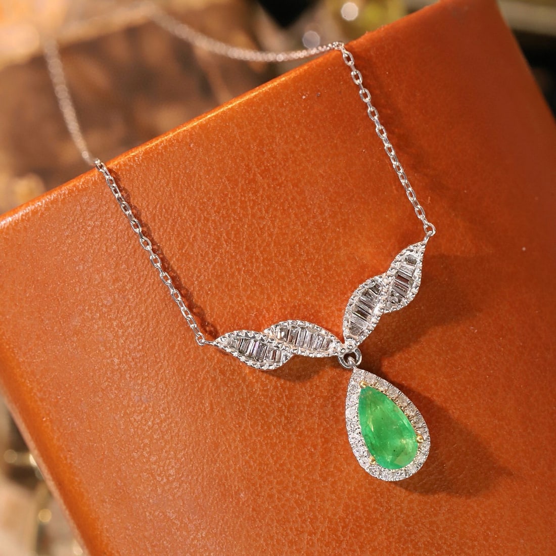 14k Gold 0.69 Ctw Natural Emerald & Diamond Necklace - 2