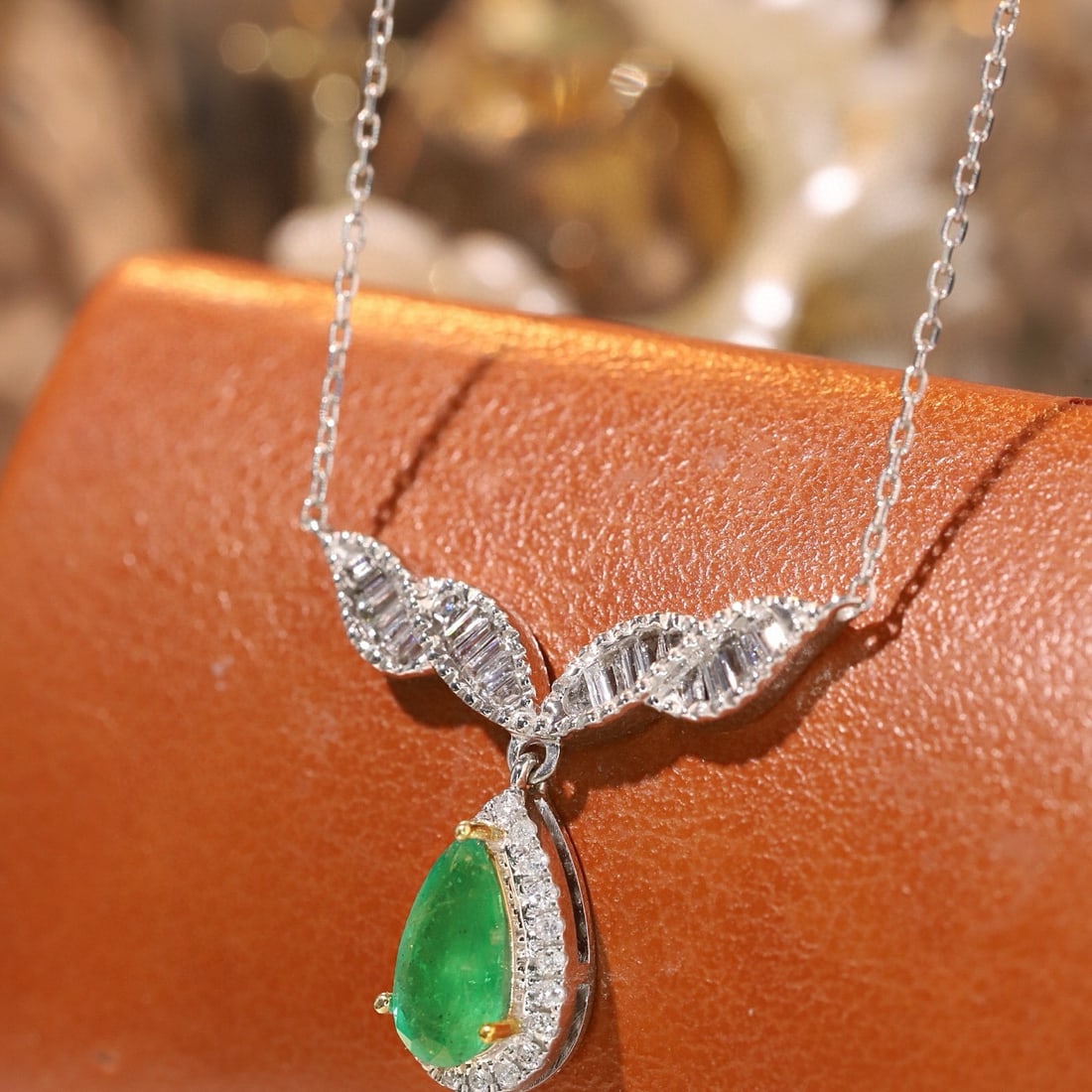 14k Gold 0.69 Ctw Natural Emerald & Diamond Necklace - 3