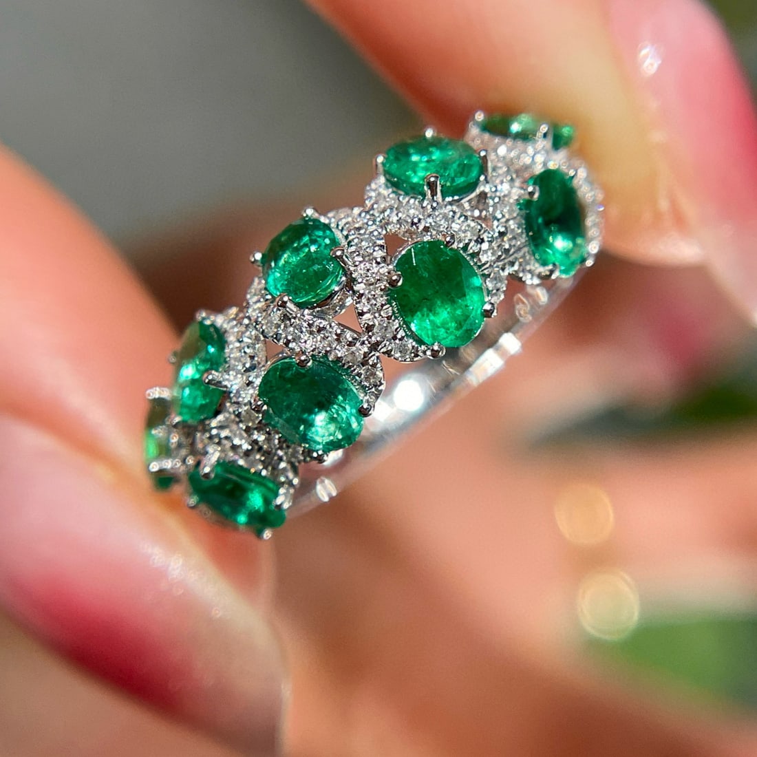 14k Gold 1.2 Ct Vivid Green Natural Emerald & Diamond Ring - 4