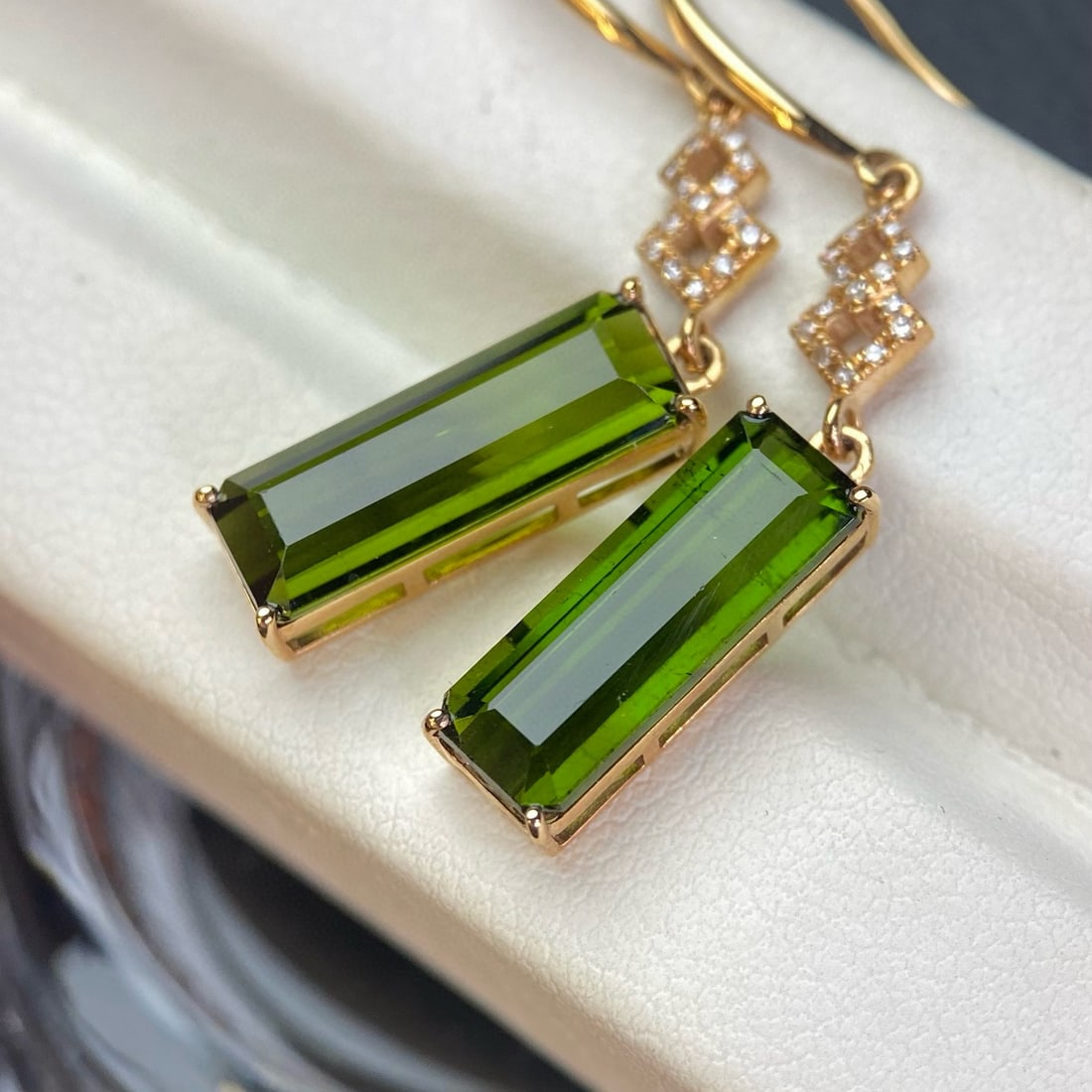 14k Gold 6.05 Ct Natural Tourmaline & Diamond Earrings: Ref:231089167 // gold content:14k gold // main gemstone:tourmaline // shape:octagonal // carat weight:6. 05ct // color:green // treatment:natural // // adjacent gemstone 2 : diamond // number of