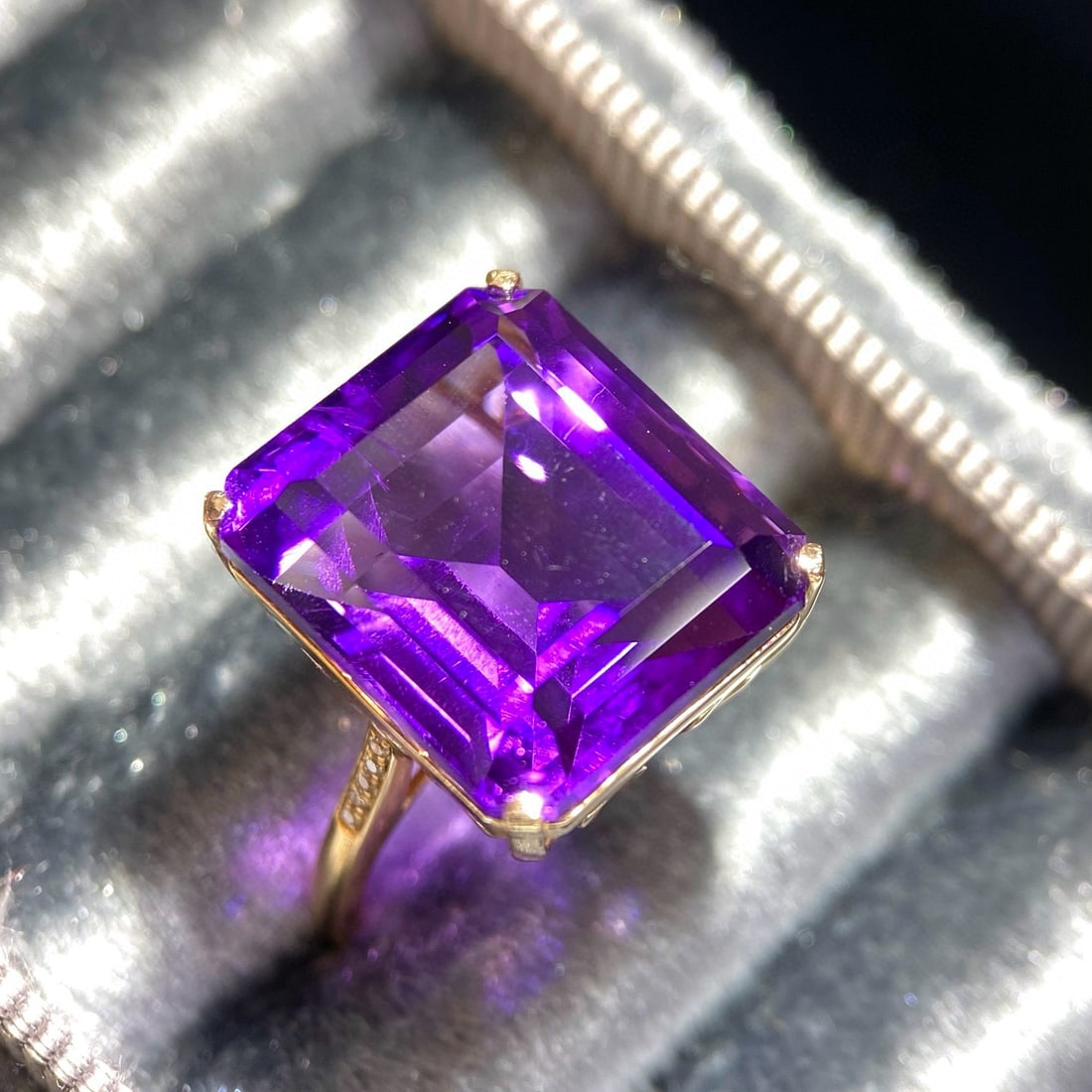 14k Gold 18.45 Ct Natural Amethyst & Diamond Ring: Ref:231089170 // gold content:14k gold // ring size:7. 25us // // main gemstone:amethyst // shape:octagonal // carat weight:18. 45ct // color:purple // treatment:natural // // adjacent gemstone 2 : di