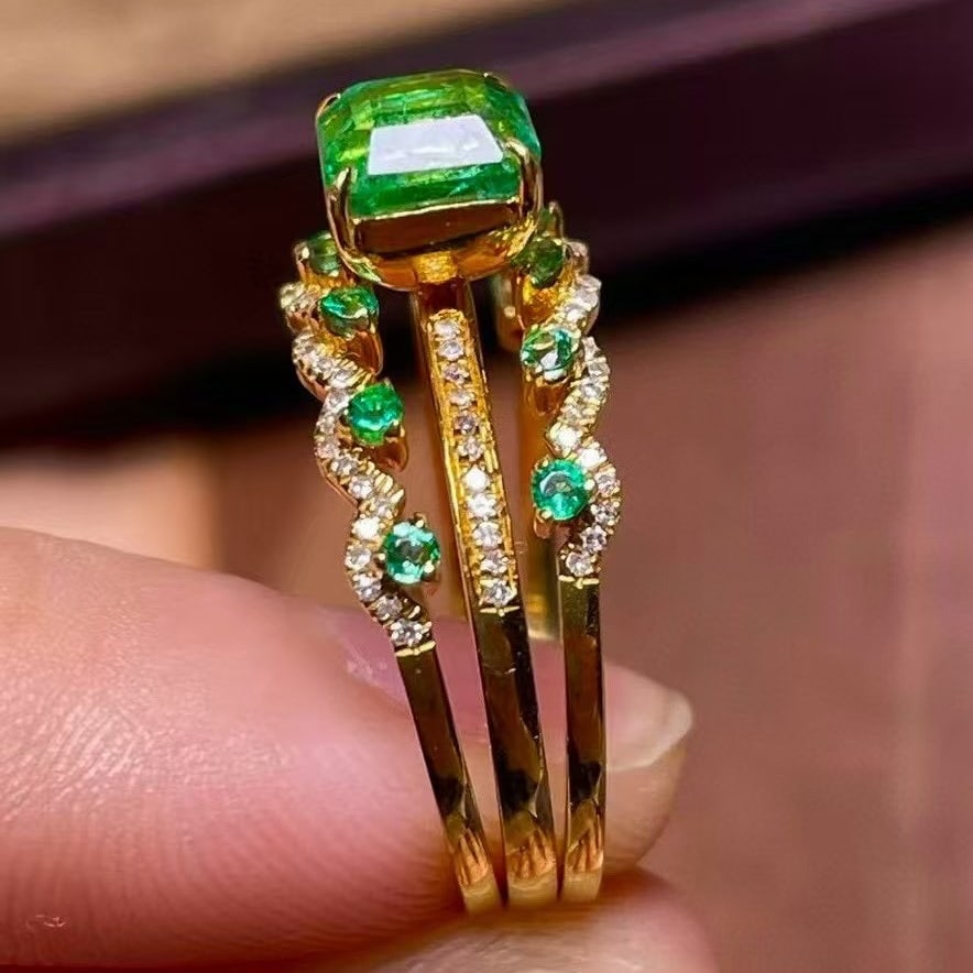 14k Gold 1.5 Ct Natural Emerald & Diamond & Emerald Ring - 4
