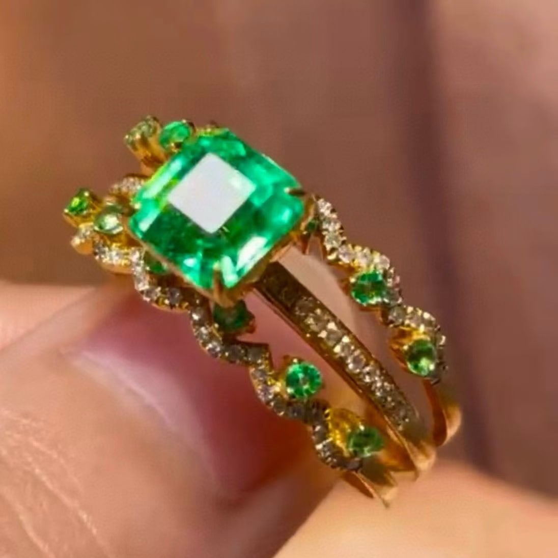 14k Gold 1.5 Ct Natural Emerald & Diamond & Emerald Ring - 8