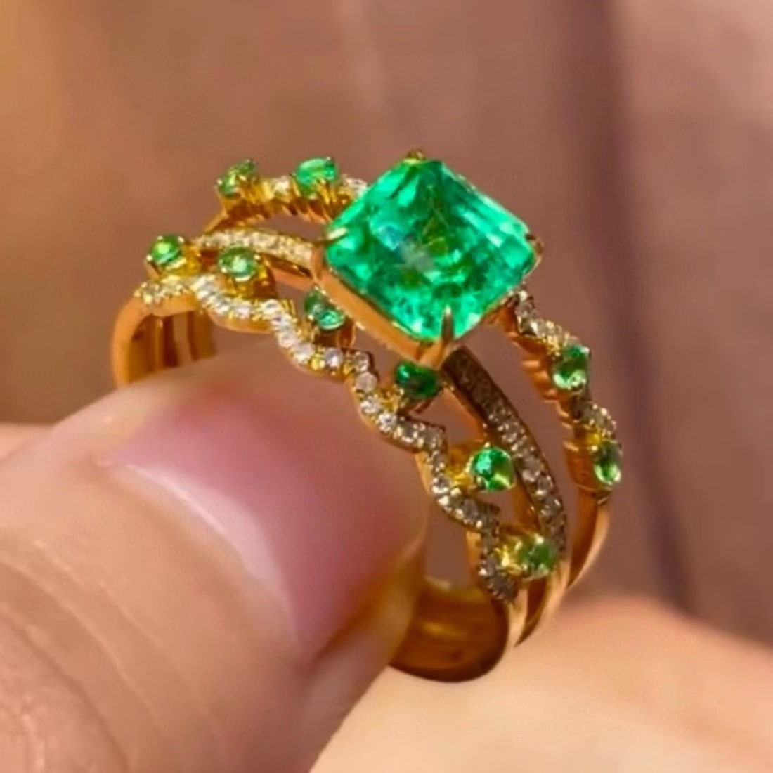 14k Gold 1.5 Ct Natural Emerald & Diamond & Emerald Ring - 9