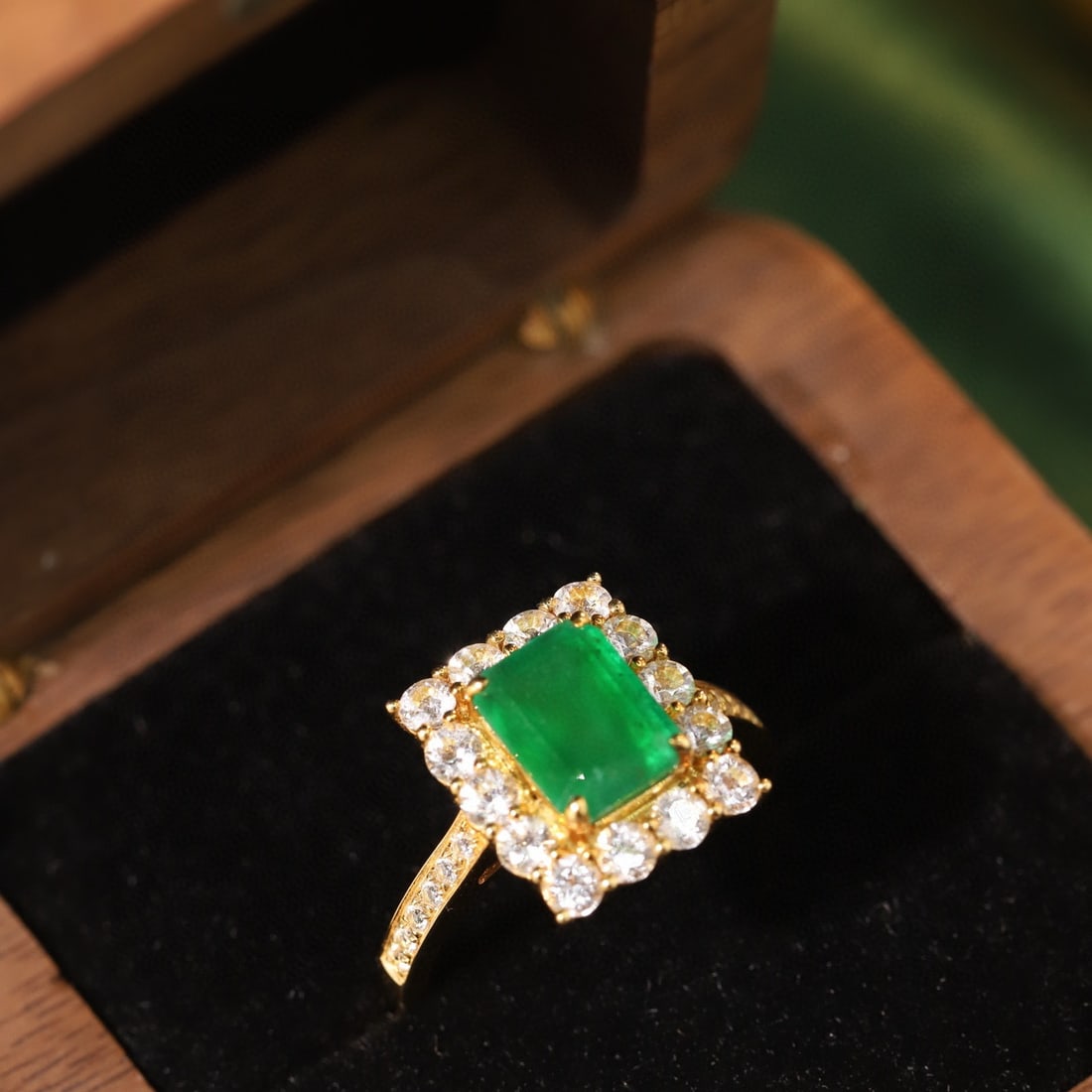 14k Gold 2.83 Ctw Natural Emerald & Topaz Ring - 2