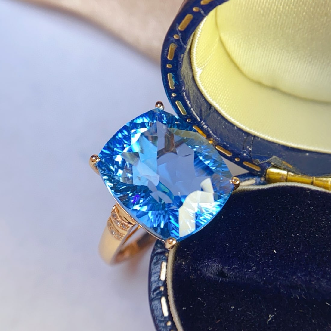 14k Gold 12.50 Ct Natural Topaz & Diamond Ring - 2