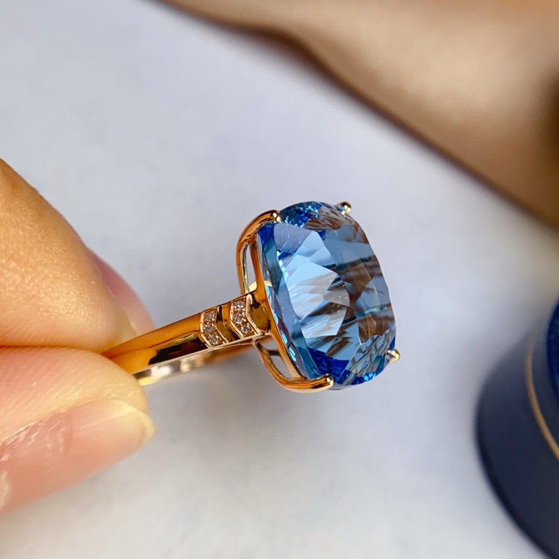 14k Gold 12.50 Ct Natural Topaz & Diamond Ring - 4