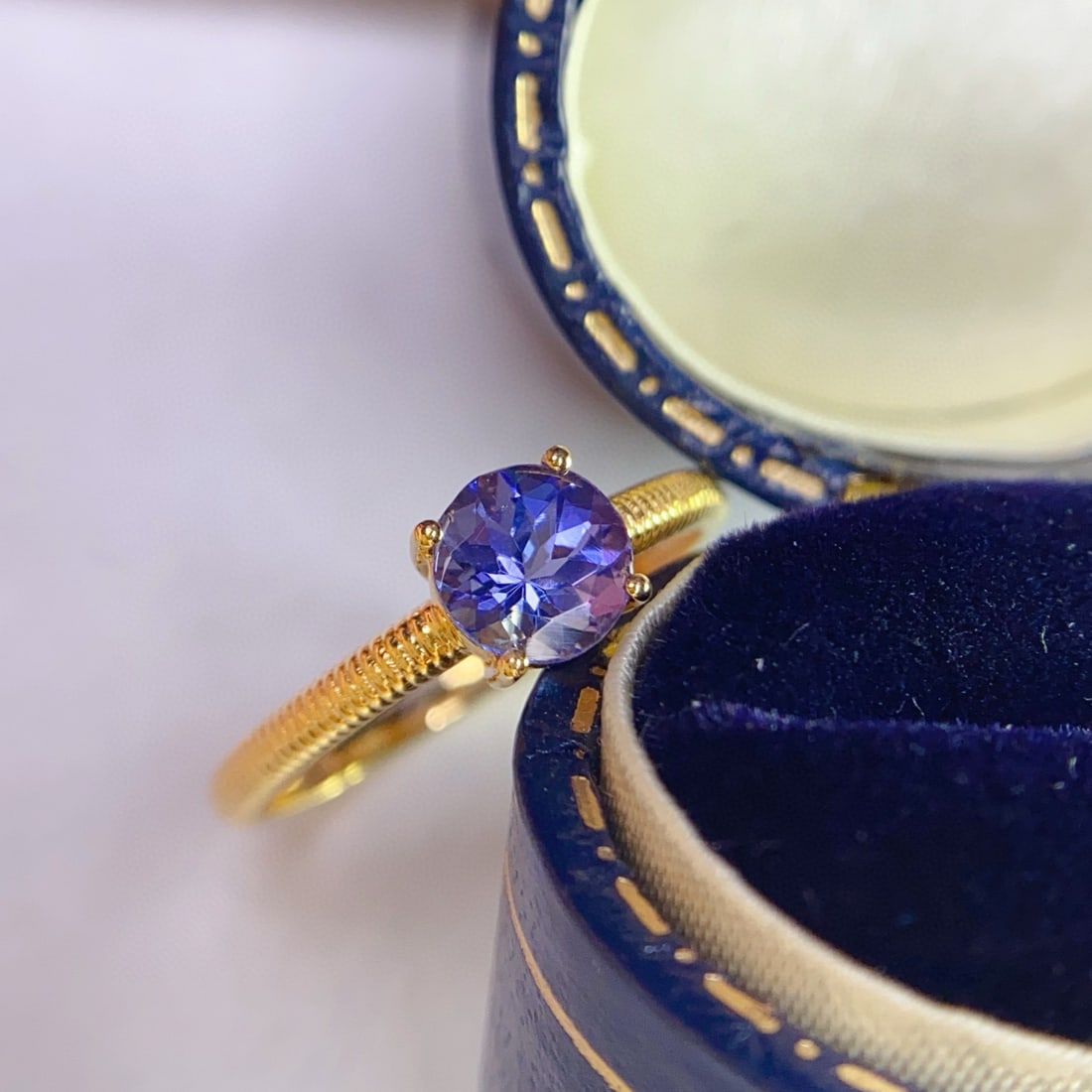 14k Gold 0.90 Ct Natural Tanzanite Ring - 3