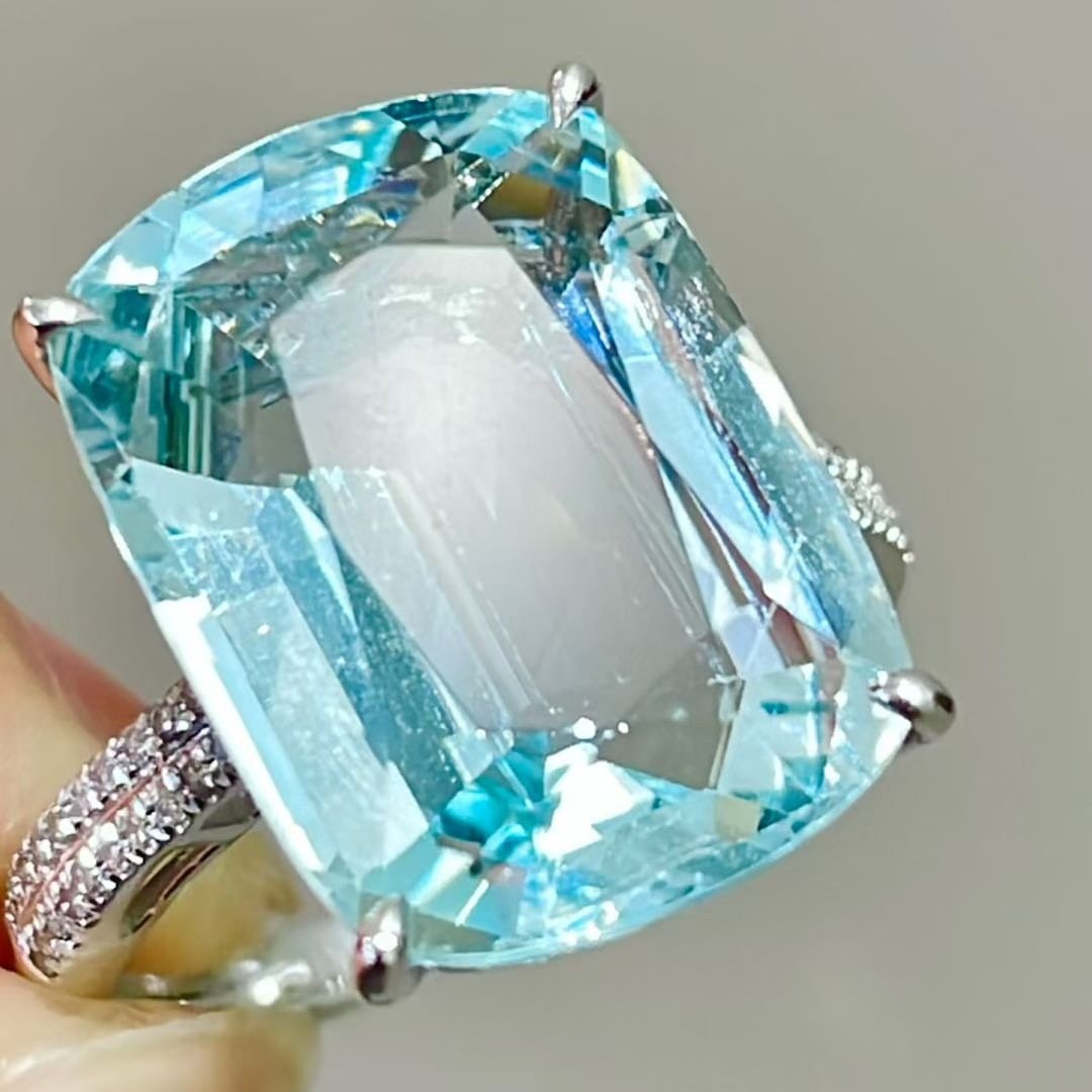 14k Gold 10 Ct Natural Aquamarine & Diamond Ring - 4