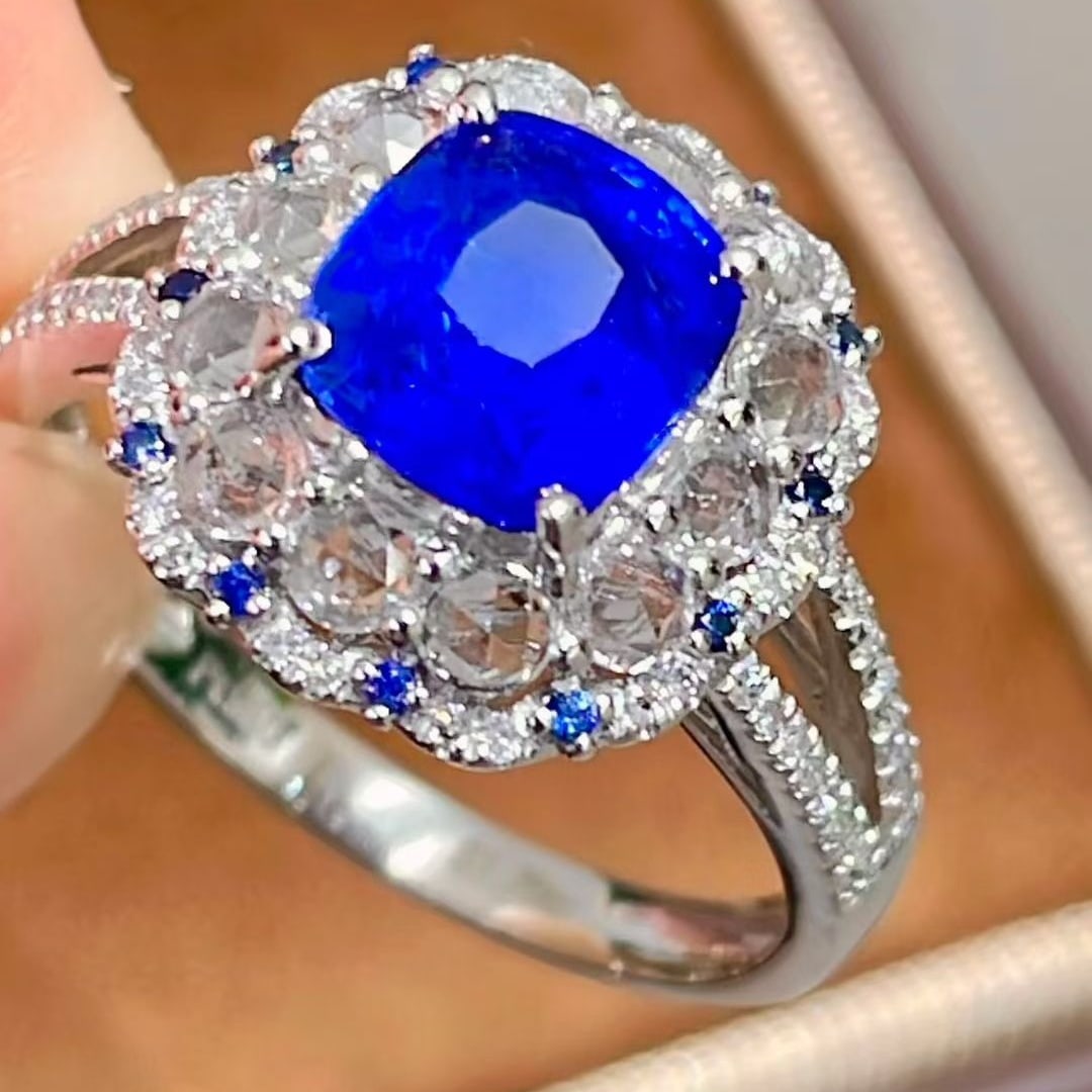 14k Gold 1.7 Ct Natural Sapphire & Diamond & Sapphire Ring - 2