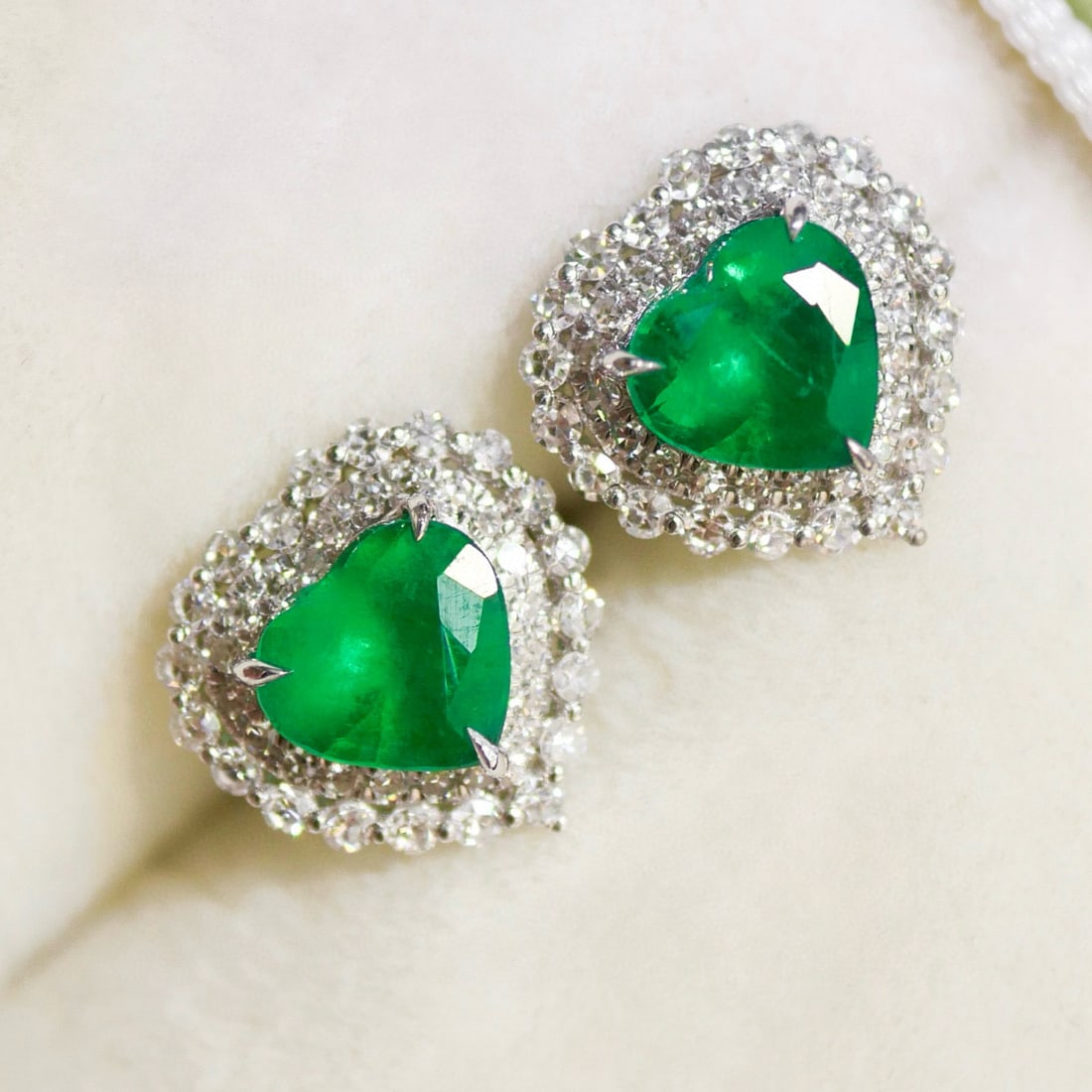 14k Gold 1.37 Ctw Vivid Green Natural Emerald & Diamond Earrings - 4