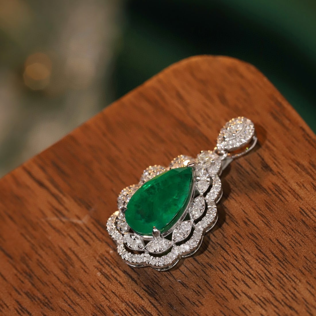 14k Gold 1.97 Ctw Vivid Green Natural Emerald & Diamond Pendant( Without Chain ) - 2