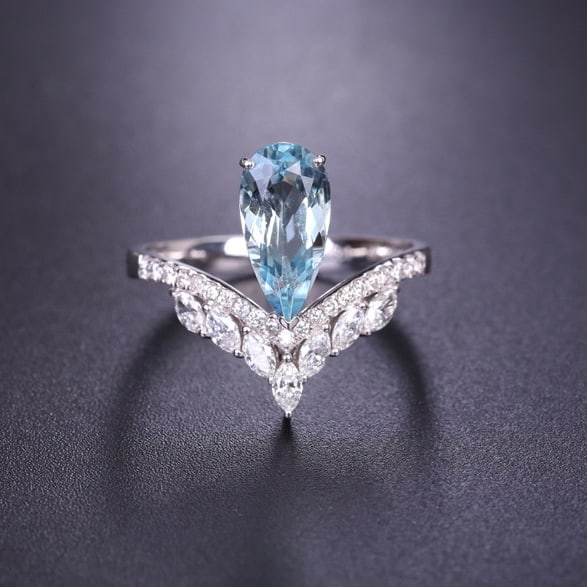 14k Gold 1.86 Ctw Natural Aquamarine & Diamond Ring: Ref:231090003 // gold content:14k gold // ring size:7. 25us // // main gemstone:aquamarine // shape:pear // carat weight:1. 46ct // color:blue // treatment:natural // // adjacent gemstone 2 :