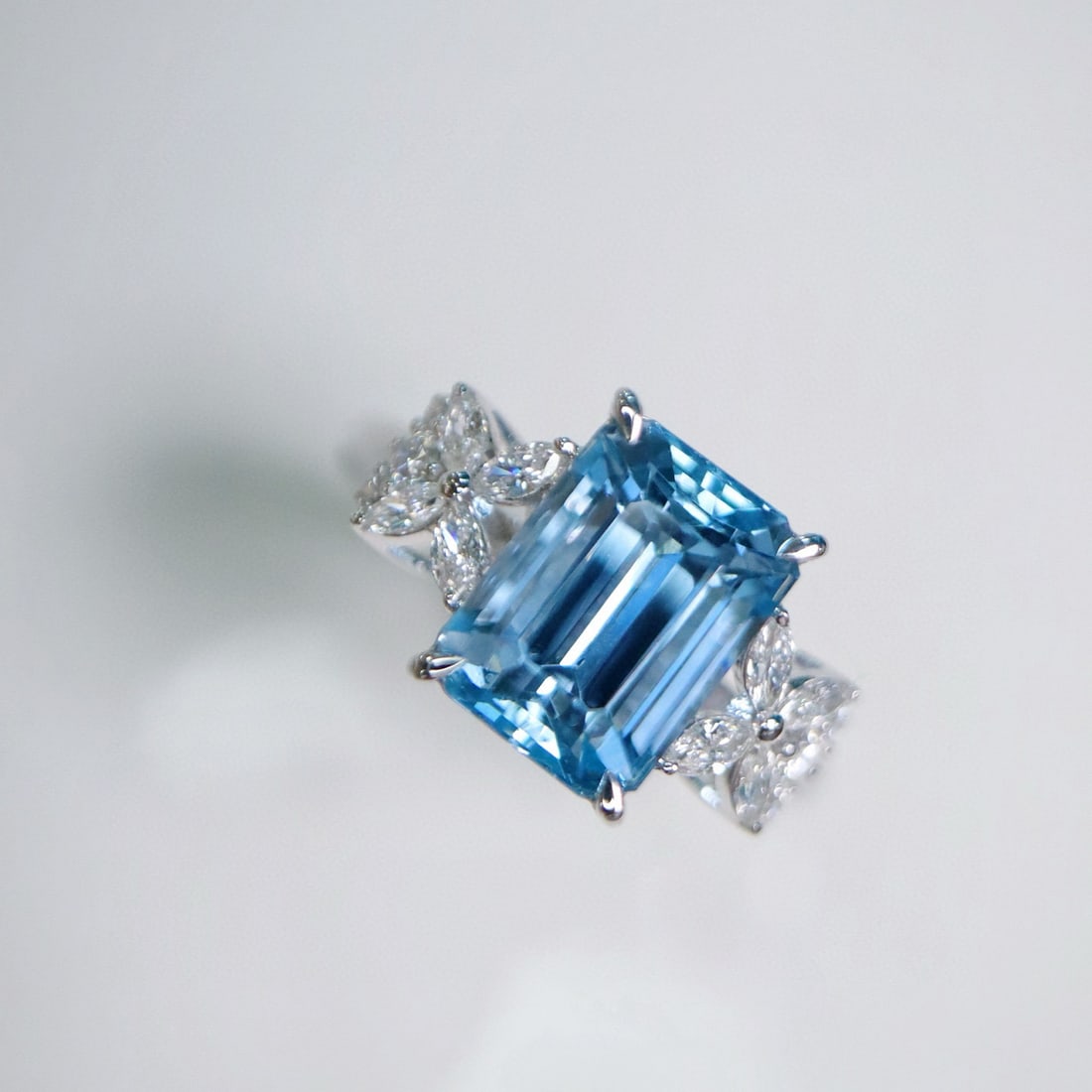 14k Gold 3.18 Ctw Natural Aquamarine & Diamond Ring - 4