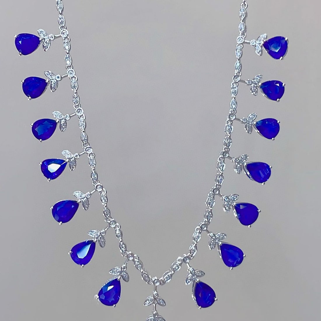 14k Gold 11 Ct Vivid Blue Natural Sapphire & Diamond Necklace - 3