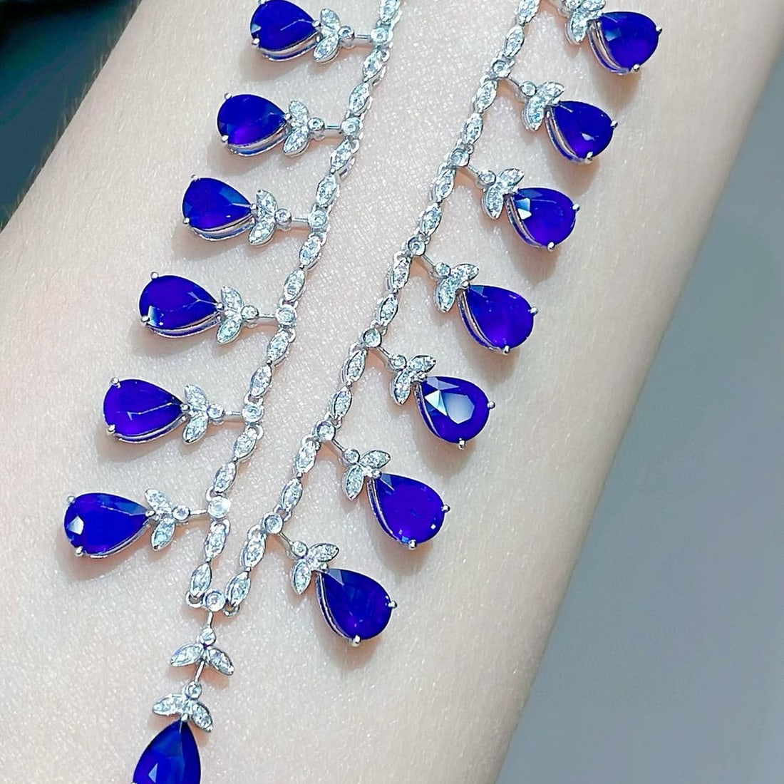 14k Gold 11 Ct Vivid Blue Natural Sapphire & Diamond Necklace - 6