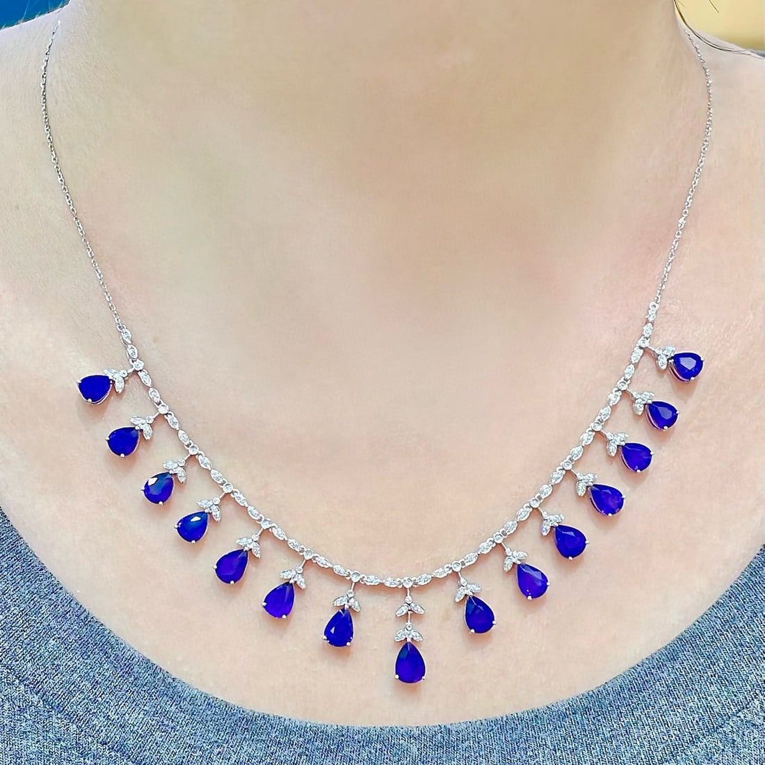 14k Gold 11 Ct Vivid Blue Natural Sapphire & Diamond Necklace - 7