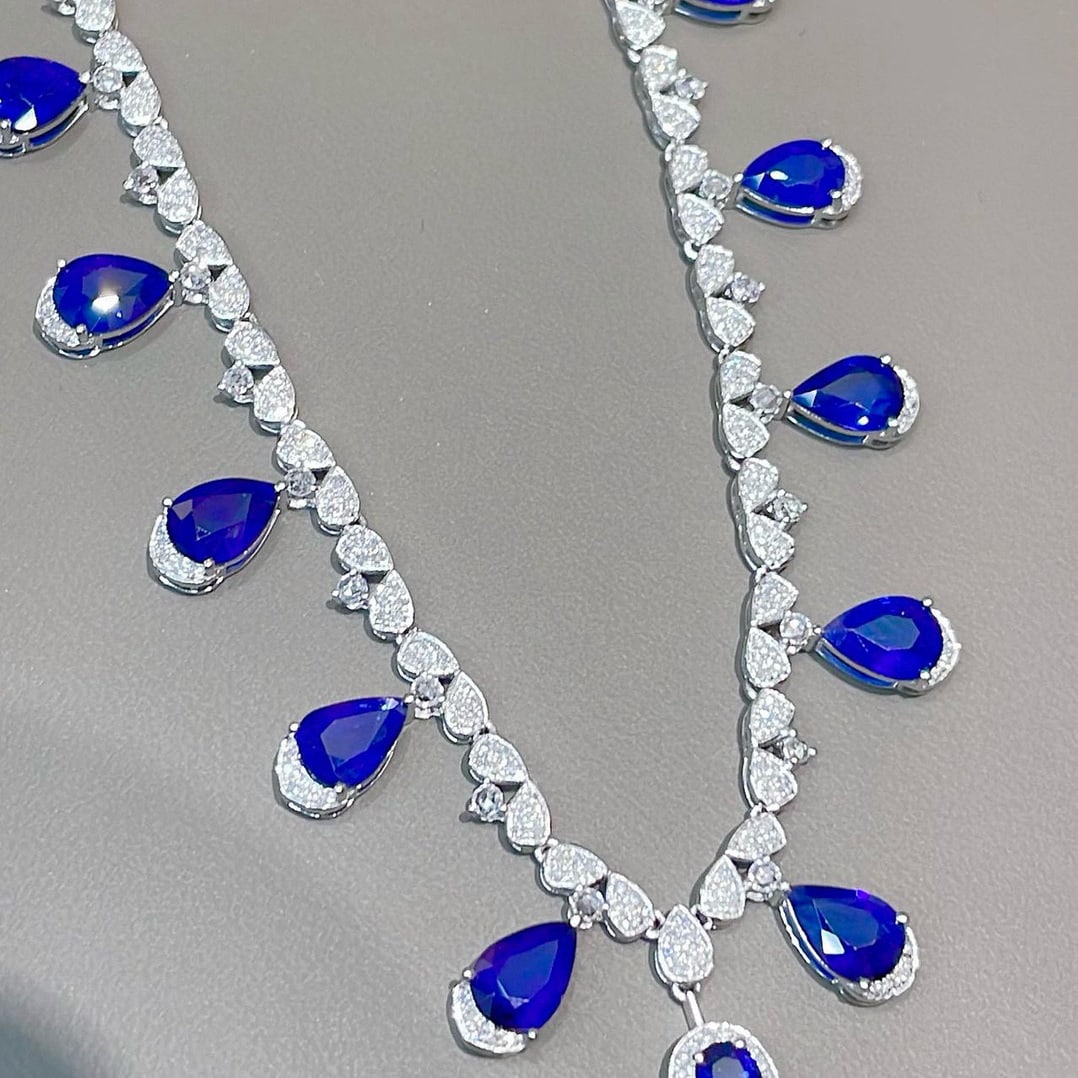 14k Gold 9.5 Ct Vivid Blue Natural Sapphire & Diamond Necklace - 3