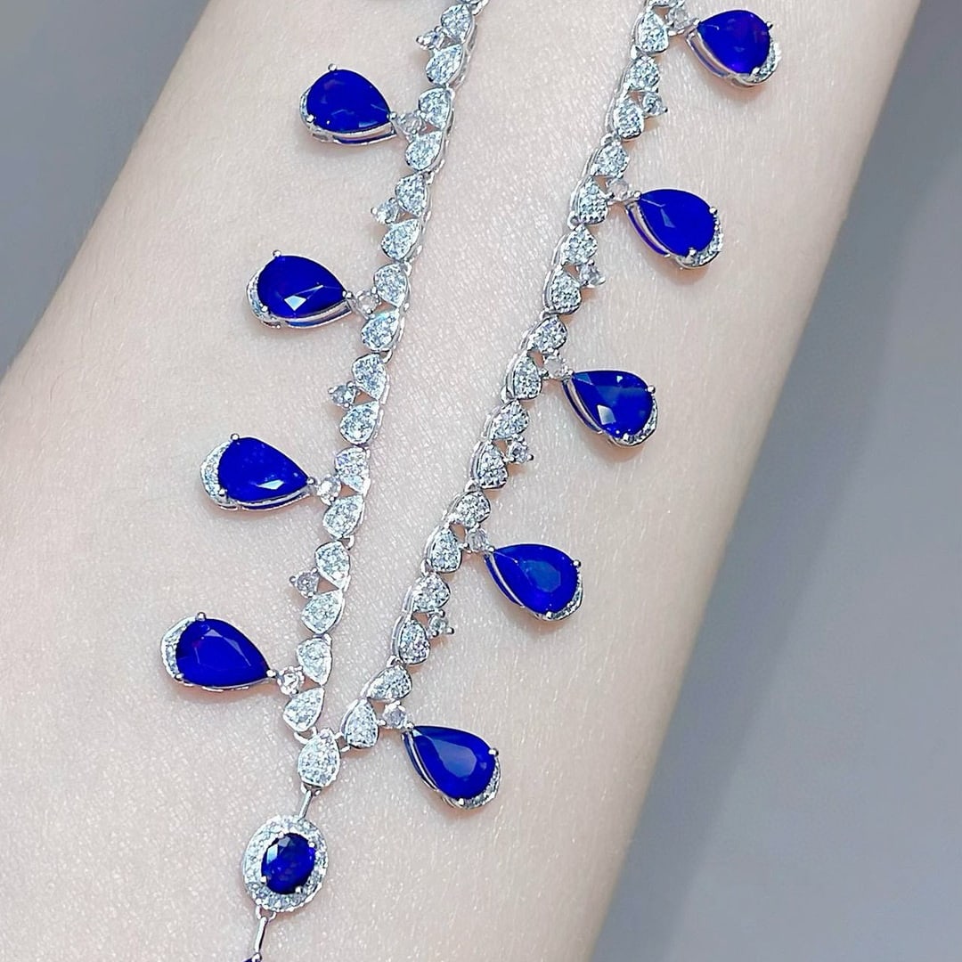 14k Gold 9.5 Ct Vivid Blue Natural Sapphire & Diamond Necklace - 4