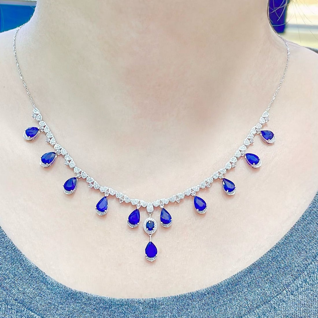 14k Gold 9.5 Ct Vivid Blue Natural Sapphire & Diamond Necklace - 6