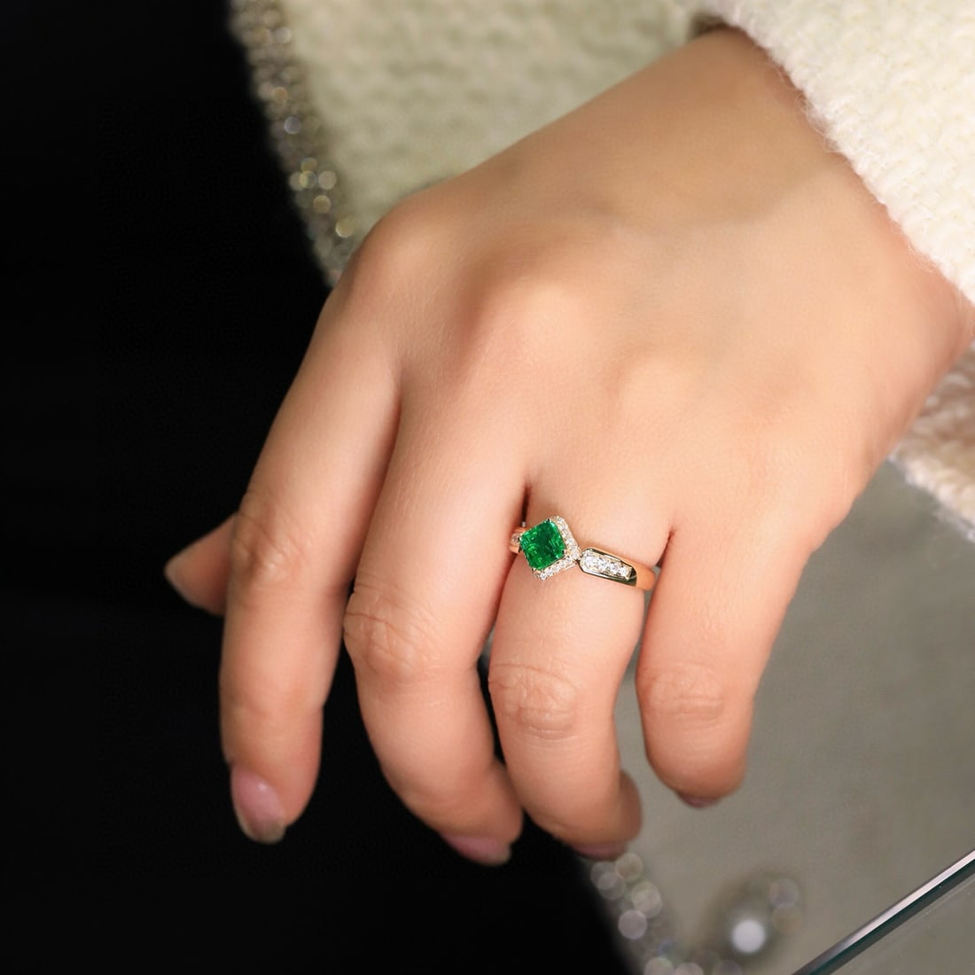 14k Gold 0.61 Ct Vivid Green Natural Emerald & Diamond Ring - 3