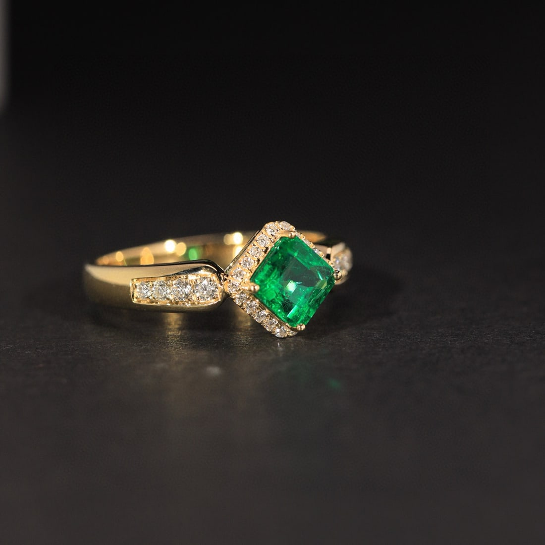 14k Gold 0.61 Ct Vivid Green Natural Emerald & Diamond Ring - 6