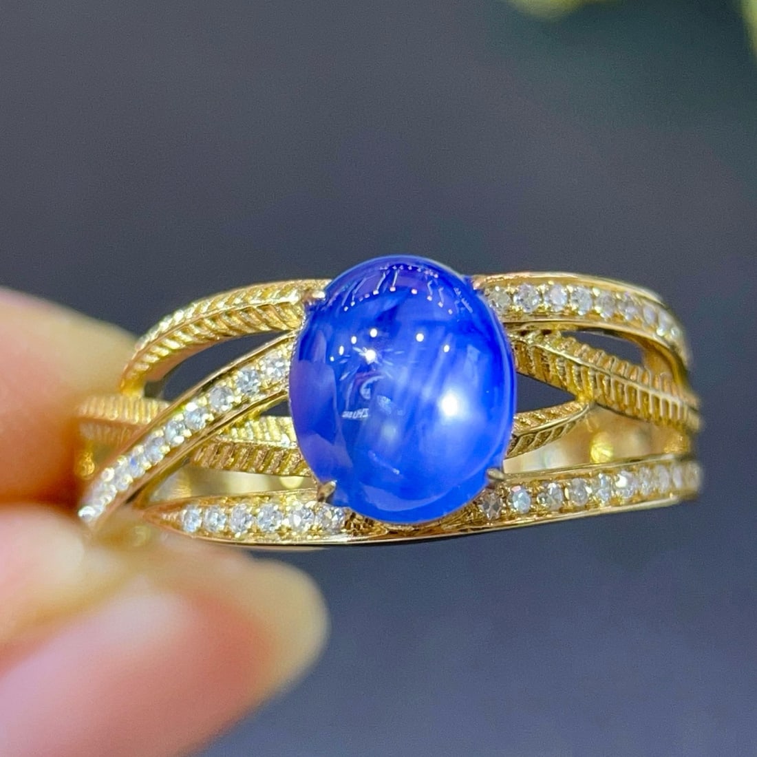 14k Gold 3.21 Ctw Natural Star Sapphire & Diamond Ring: Ref:231090076 // gold content:14k gold // ring size:7. 25us // // main gemstone:star sapphire // shape:oval // carat weight:3. 09ct // color:blue // treatment:natural // // adjacent gemstone 2 :
