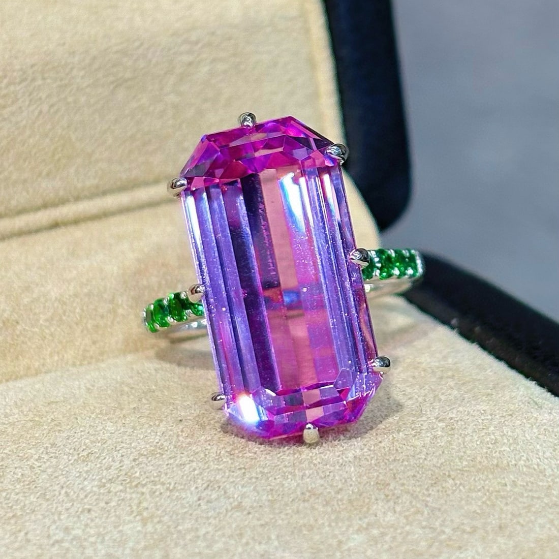 14k Gold 17.11 Ctw Natural Kunzite & Tsavorite Ring - 2