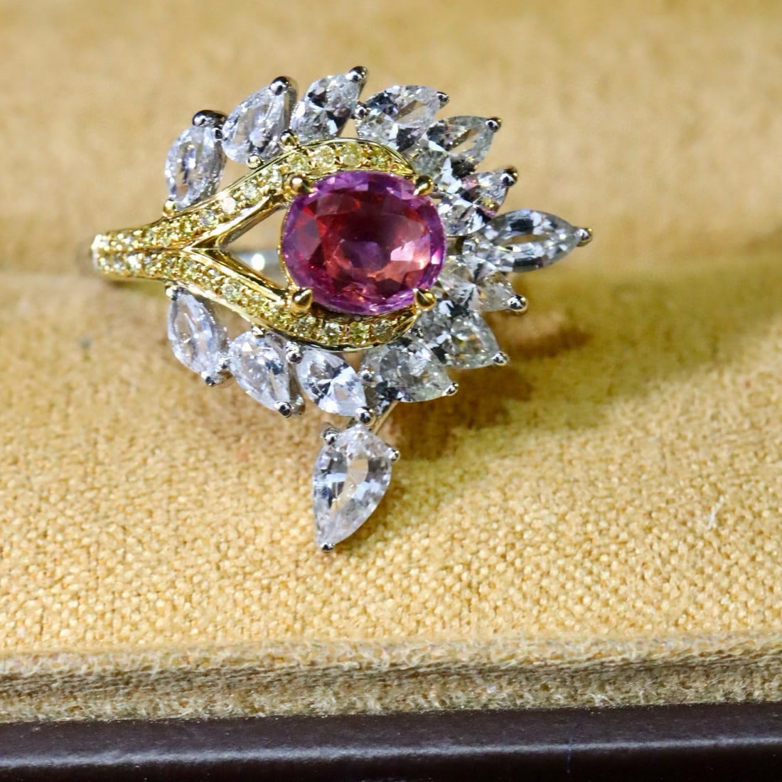 14k Gold 0.87 Ctw Natural Padparadscha Sapphire & Diamond Ring - 3