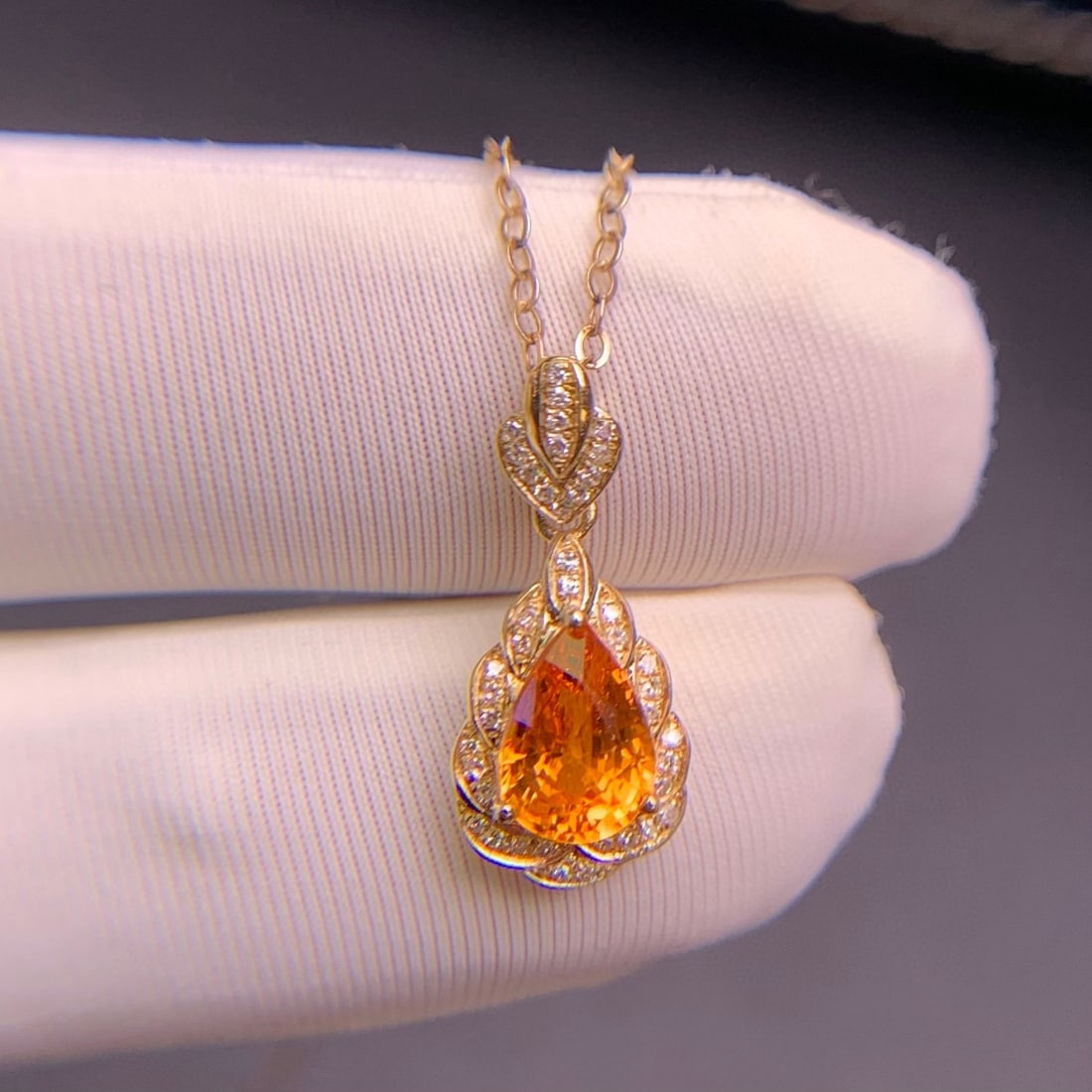 14k Gold 1.4 Ct Natural Spessartine & Diamond Pendant( Without Chain ): Ref:231090112 // gold content:14k gold // main gemstone:spessartine // shape:pear // carat weight:1. 4ct // color:orange // treatment:natural // // adjacent gemstone 2 : diamond // shape:round //