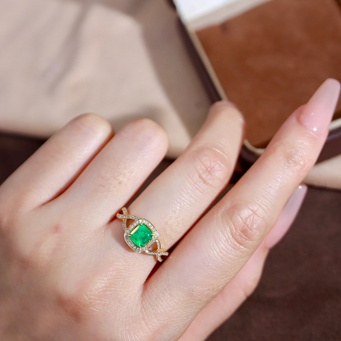 14k Gold 0.83 Ctw Vivid Green Natural Emerald & Diamond Ring - 5