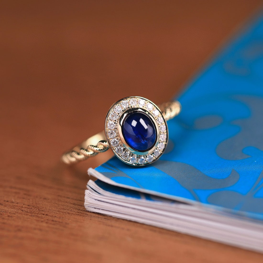 14k Gold 0.75 Ct Vivid Blue Natural Sapphire & Diamond Ring - 2